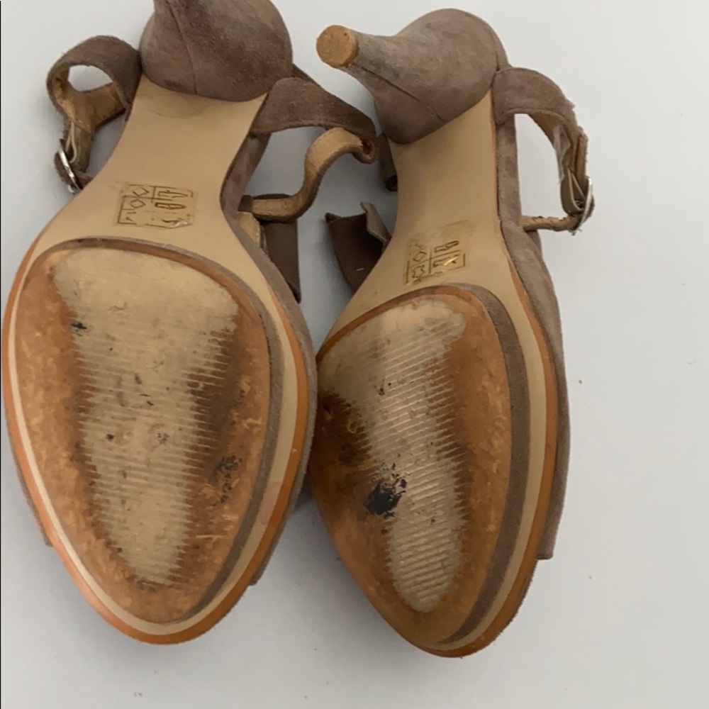 Aldo Ruffled Heels - Picture 7 of 8